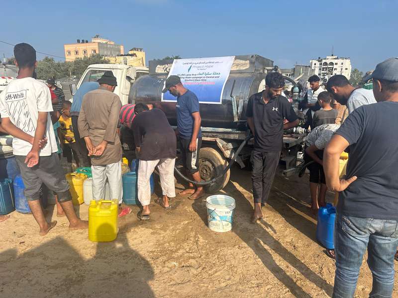 Water distribution by tanker in Gaza